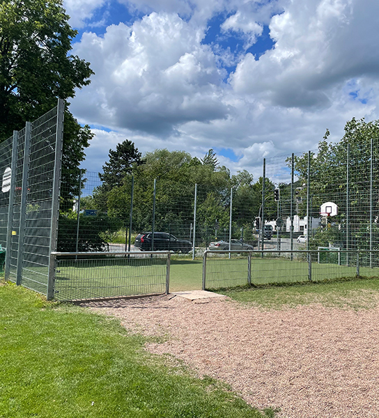 Kleinspielfeld auf dem Schulgelände